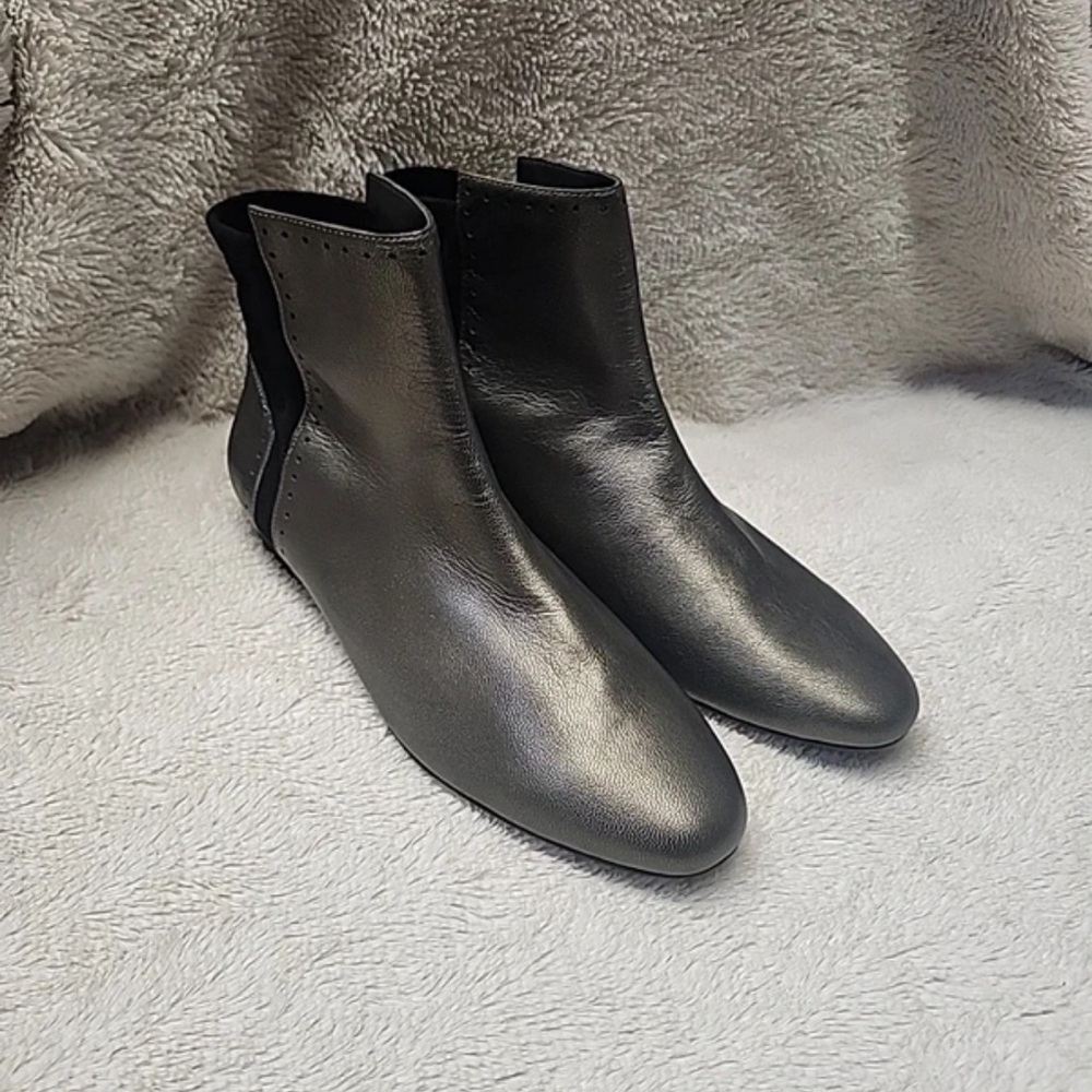 LOGO by Lori Goldstein Smooth Black Leather Ankle Boots